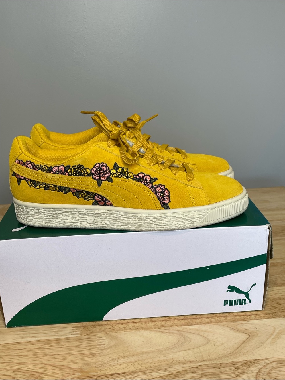 Puma Yellow Suede TOL Embroidery Floral Sneakers Women’s 8.5 Style 370245-01